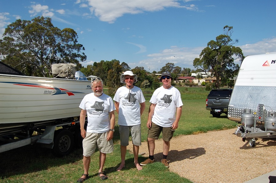 Volunteers from Friends of Beware Reef